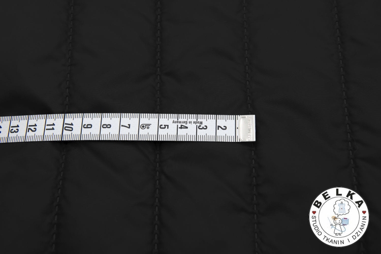 TKANINA PIKOWANA CZARNA WZÓR PASY 5cm-12014